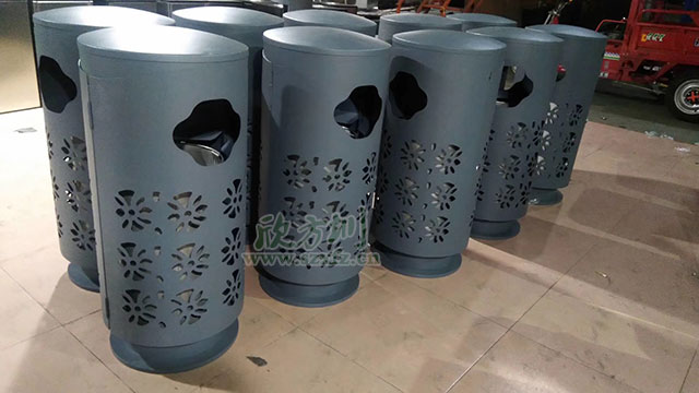 欣方圳精品定制垃圾桶表面鏤空精細(xì)雕刻，外形上設(shè)計(jì)美觀，新穎獨(dú)特！