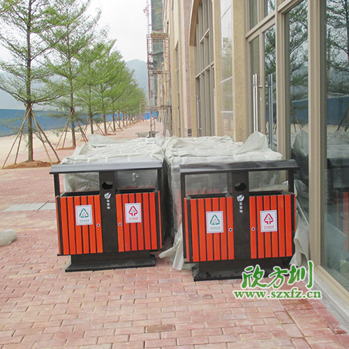 廣州清遠(yuǎn)地產(chǎn)物業(yè)公司，增添欣方圳鋼木垃圾桶