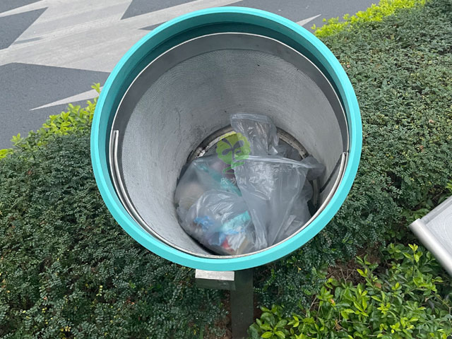 騎行道專線垃圾桶在深圳陸續(xù)投放